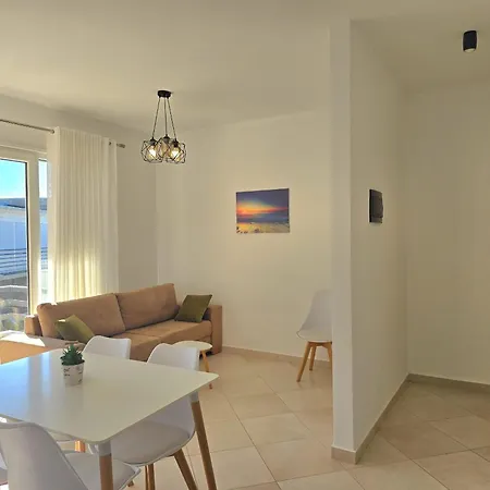 Lura 3 Homes 256 *